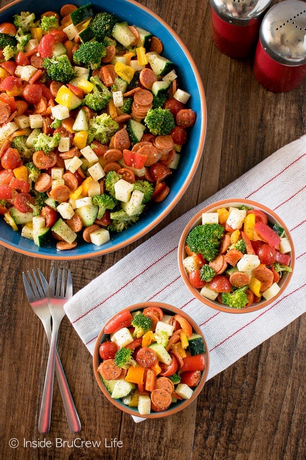 Italian Veggie Salad - lots of veggies, cheese, and pepperoni tossed in dressing makes an easy and healthy dinner recipe!