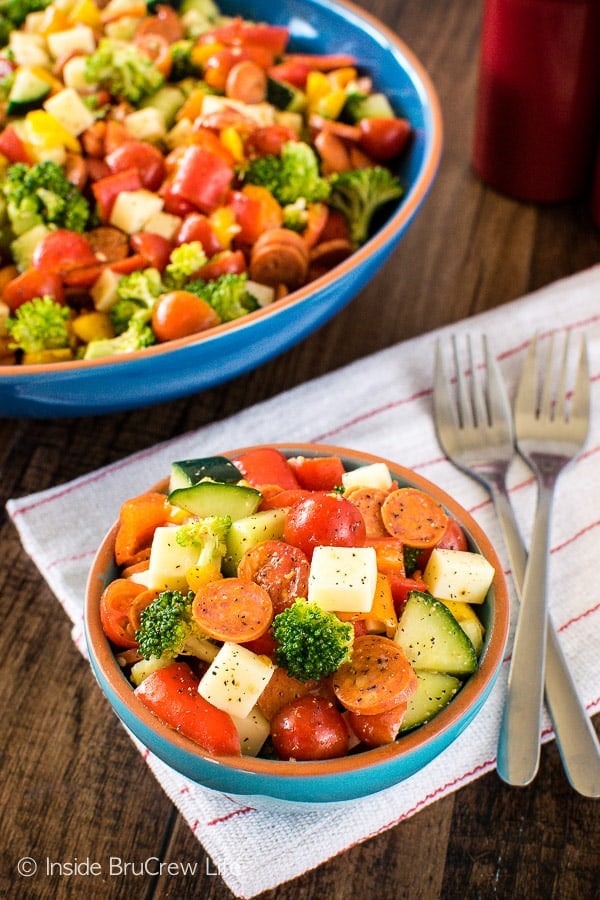 This easy Italian Veggie Salad is loaded with your favorite veggies, cheese, & pepperoni. Great healthy recipe for dinner!