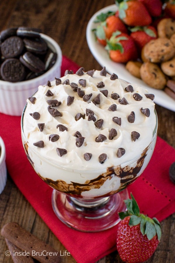 Mudslide Cheesecake Dip - use cookies and fruit to eat this creamy cheesecake dip. It tastes just like your favorite drink!