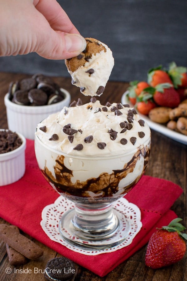 Mudslide Cheesecake Dip - this creamy cheesecake dip tastes just like your favorite drink. Perfect recipe to dip cookies and fruit in!