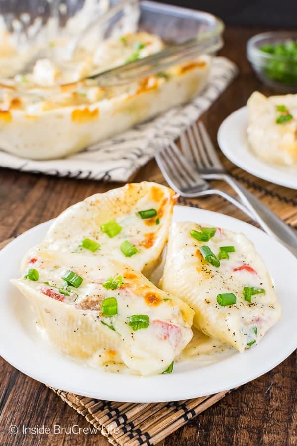 Sausage Alfredo Stuffed Shells - a creamy cheese, meat, and veggie filling makes this easy pasta recipe a great dinner to have on the table in 30 minutes.