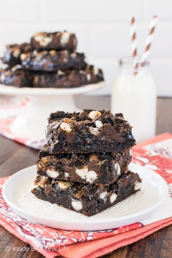 Gooey Oreo Brownie Bars - cookie chunks and chocolate chips make these easy fudgy brownies a dream dessert recipe!