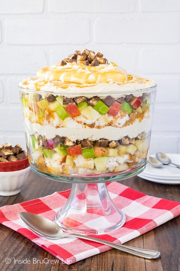 Apple Snickers Cheesecake Trifle - this easy no bake dessert has layers of cake, apples, candy bars, and cheesecake. Great no bake recipe for summer picnics!