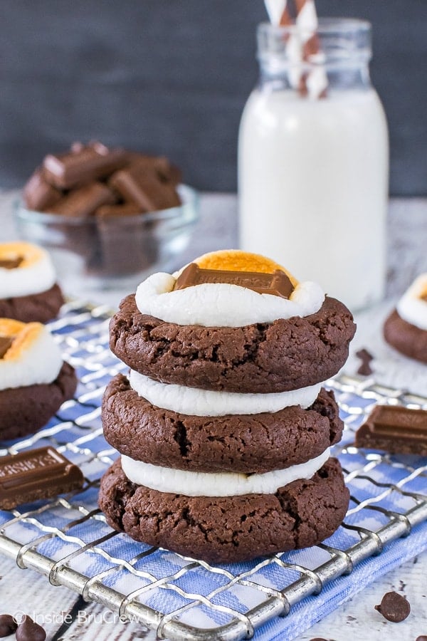 Easy Chocolate Marshmallow Cookies - toasted marshmallows and candy bars make these a gooey cookie you can't resist! Great recipe for summer picnics!