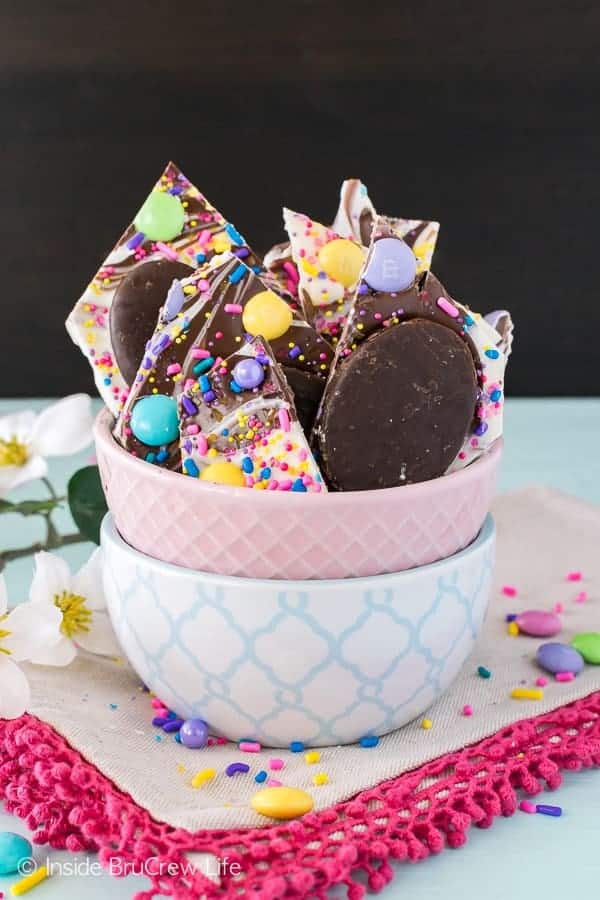 Peppermint Pattie Easter Bark - swirls of chocolate, sprinkles, and candy make this easy 5 minute recipe so fun! Easy no bake dessert for Easter parties!
