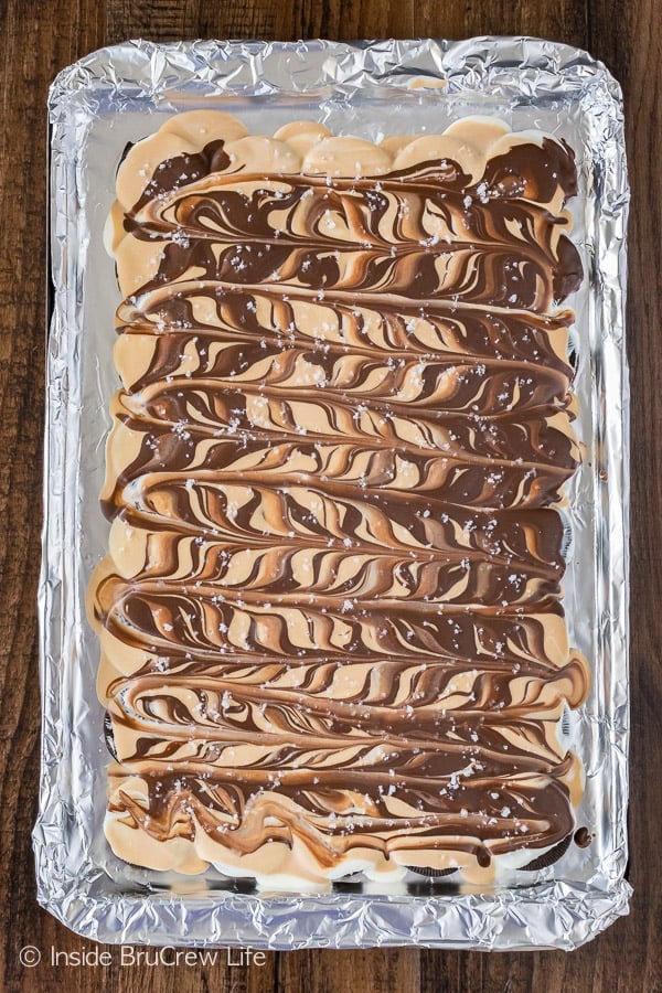 Salted Caramel Oreo Bark - cookies, chocolate, and salted caramel come together in one easy no bake dessert recipe!