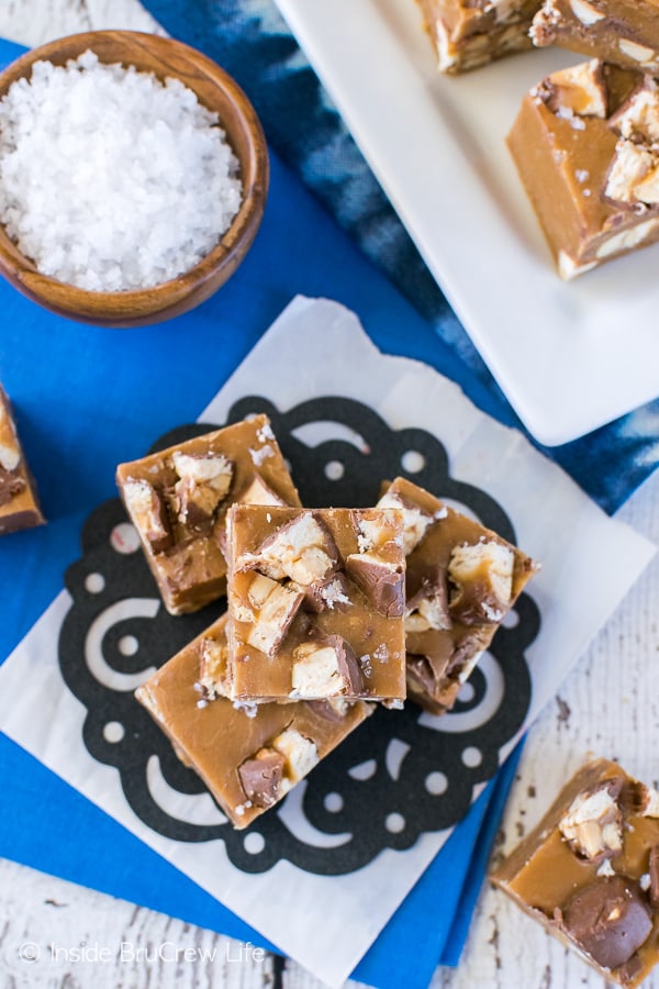 Salted Caramel Snickers Fudge - this easy fudge is filled with candy bar chunks and sea salt. Great no bake recipe for hot summer days!