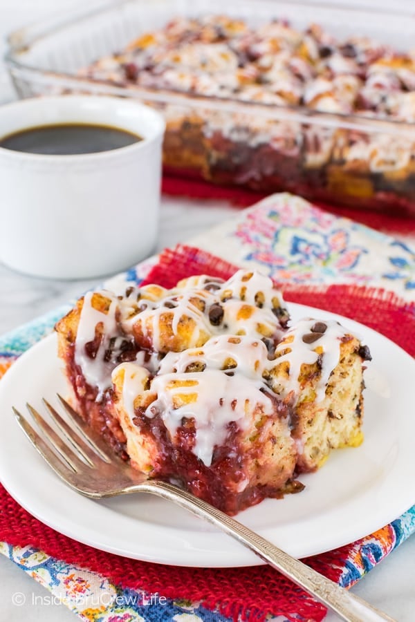 Strawberry Chocolate Cinnamon Roll Bake - soft cinnamon rolls baked with strawberry pie filling makes an awesome breakfast recipe!