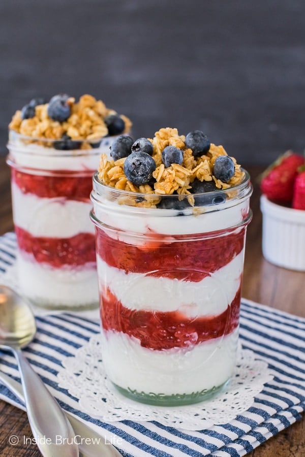 Healthy Strawberry Yogurt Parfaits - homemade strawberry sauce and Greek yogurt makes a great grab and go breakfast. Easy recipe to make ahead of time!