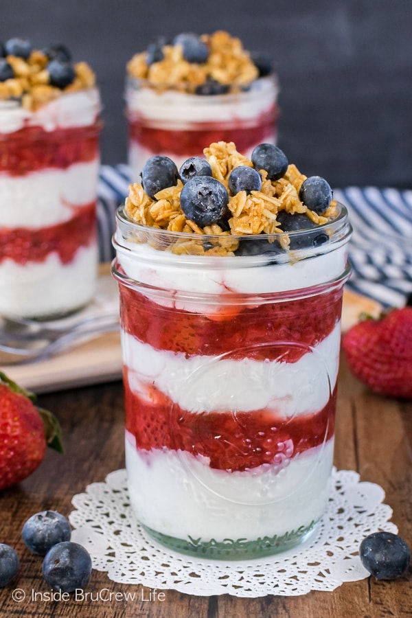 Healthy Strawberry Yogurt Parfaits - jars of yogurt and strawberry sauce makes an easy breakfast recipe for busy mornings!