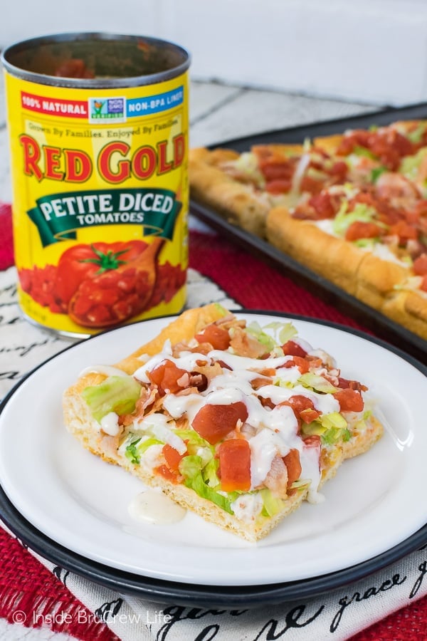 Chicken BLT Ranch Pizza - bacon, tomatoes, and lettuce add a great flavor to this easy cold pizza. Great recipe for summer picnics or dinners!