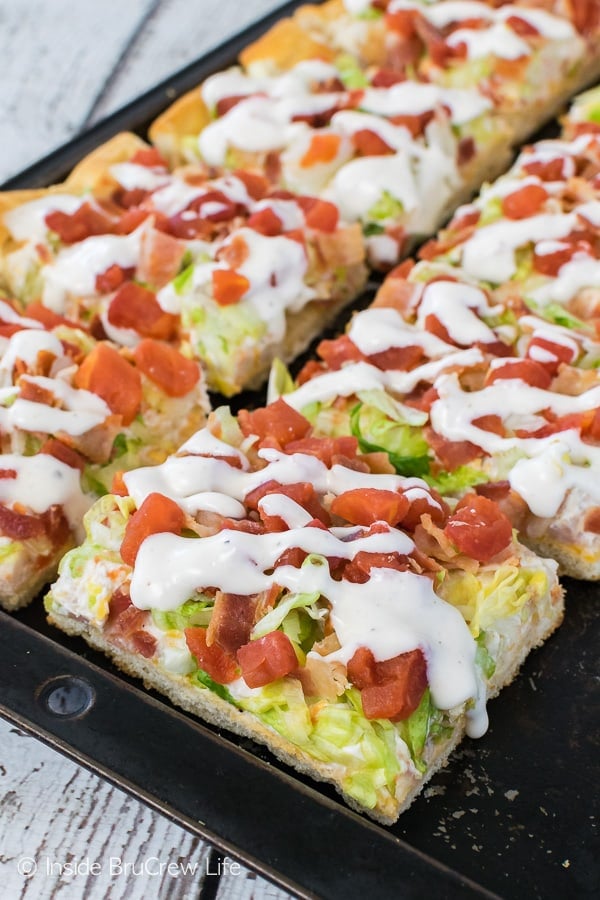 Chicken BLT Ranch Pizza - this cold pizza loaded with all the same flavors of your favorite summer sandwich. Great recipe to bring to summer picnics or dinners!