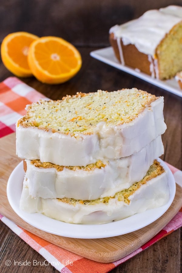 Frosted Orange Poppy Seed Bread - a thick layer of frosting and poppy seeds makes this orange bread recipe taste amazing! Great breakfast treat!