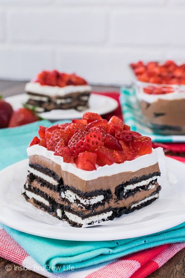 No Bake Nutella Oreo Icebox Cake - chocolate cheesecake and Oreo cookies make the prettiest and easiest no bake dessert. Great recipe for summer!