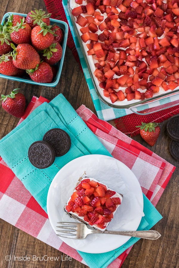 No Bake Nutella Oreo Icebox Cake - easy no bake dessert recipe with layers of cookies and chocolate cheesecake! Perfect for summer picnics!