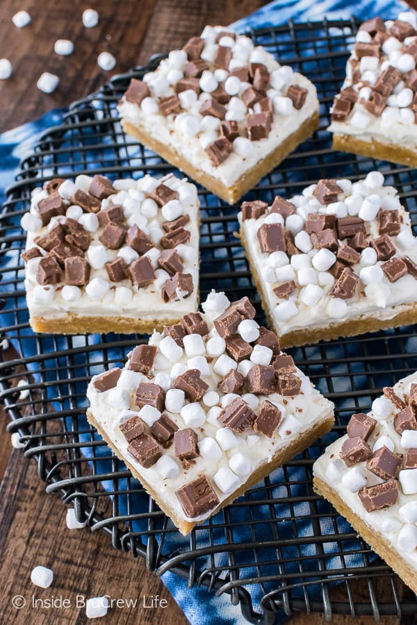 S'mores Sugar Cookie Bars - marshmallow frosting, chocolate chunks, and graham cracker cookies make these a fun summer treat!