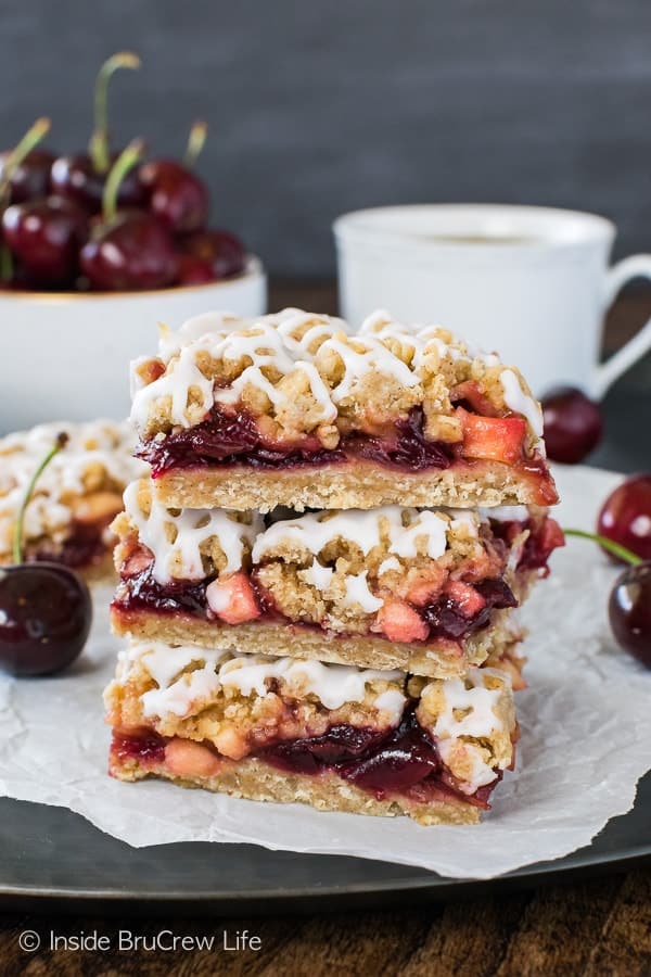 Cherry Apple Crumble Bars - the sweet fruit filling and spice crumbs make these easy treats a fun summer dessert. Try the recipe warm with ice cream!!!