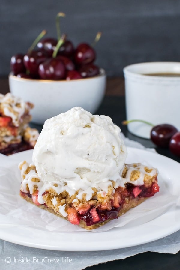 Cherry Apple Crumble Bars - these easy fruit bars taste so good if you serve them with ice cream! Great recipe for summer picnics or parties!