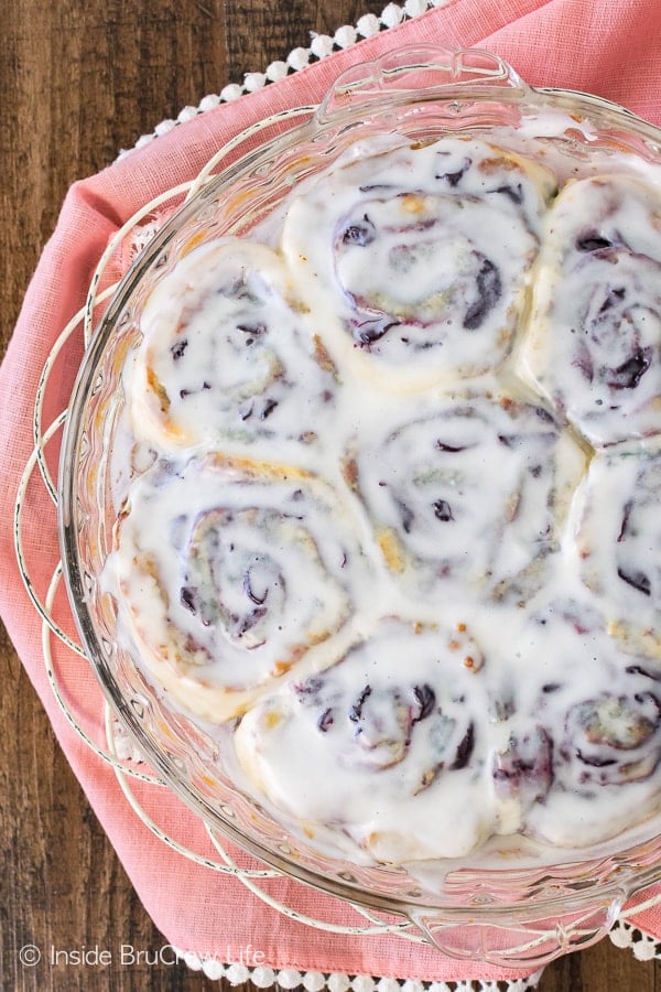 Cherry Sweet Rolls - these easy no yeast rolls can be made and eaten in less than one hour! Great breakfast recipe for summer mornings!