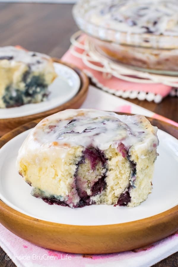 Cherry Sweet Rolls - easy no yeast dough filled with homemade cherry preserves and drizzled with almond glaze! Best summer breakfast recipe!!