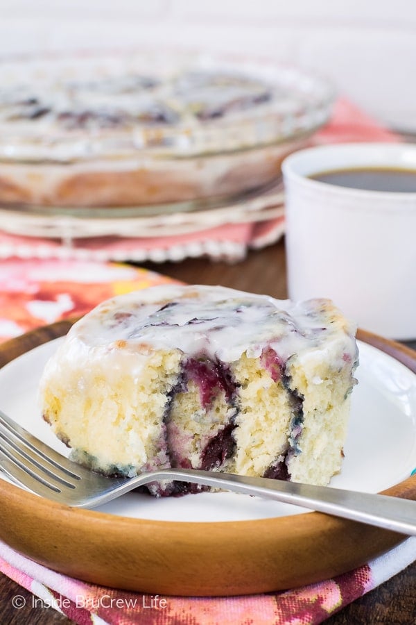 Cherry Sweet Rolls - an easy no yeast dough filled with homemade cherry preserves and drizzled with almond glaze makes an awesome breakfast. Great summer recipe!