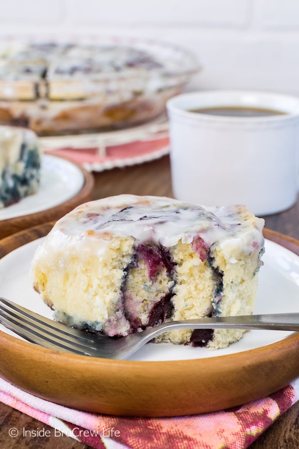 Cherry Sweet Rolls - these easy homemade no yeast rolls are filled with cherry preserves and drizzled with almond glaze! Great breakfast recipe for summer!