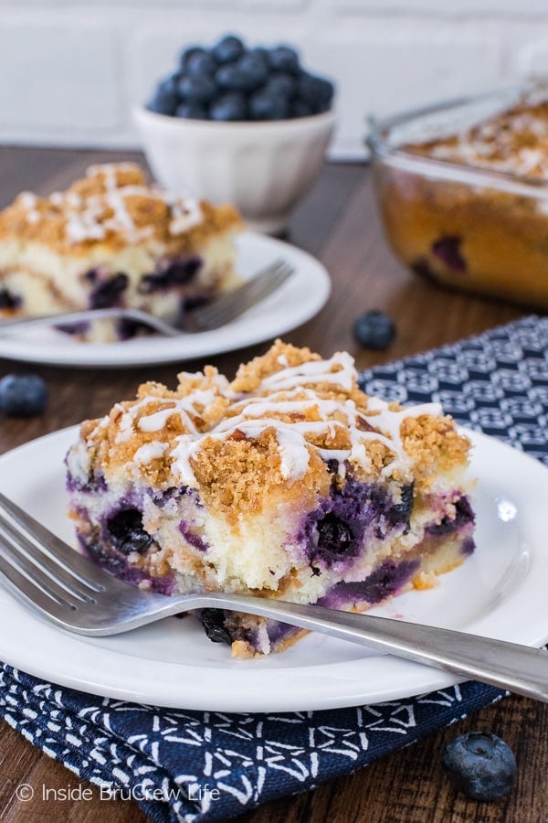 Blueberry Pecan Coffee Cake - fresh berries, cinnamon sugar, and a glaze makes this easy breakfast recipe disappear in a hurry!