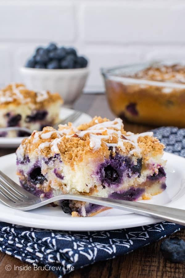 Blueberry Pecan Coffee Cake - this sweet cake is loaded with fruit and nuts. Great breakfast recipe for the weekend!