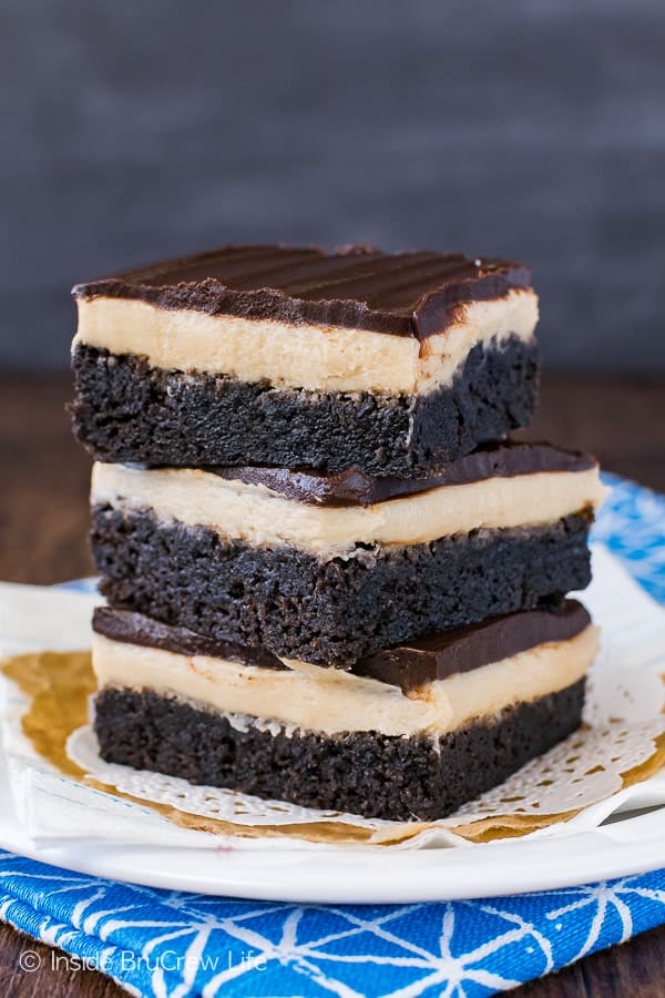 Coffee Cream Brownies - homemade brownies topped with coffee frosting and chocolate is the perfect pick-me-up. Great recipe for dessert or after school snacks!
