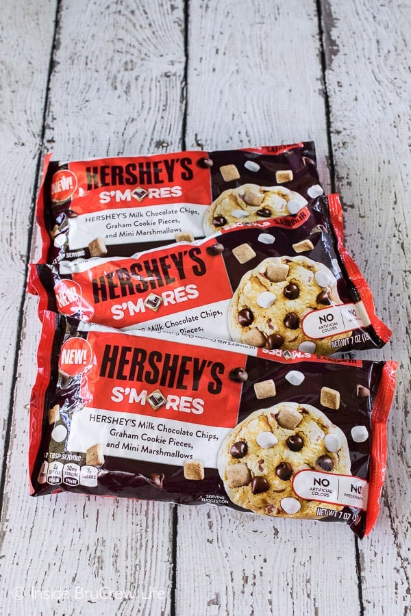 These easy Biscoff S'mores Pudding Cookies are loaded with this Hershey's s'mores mix.