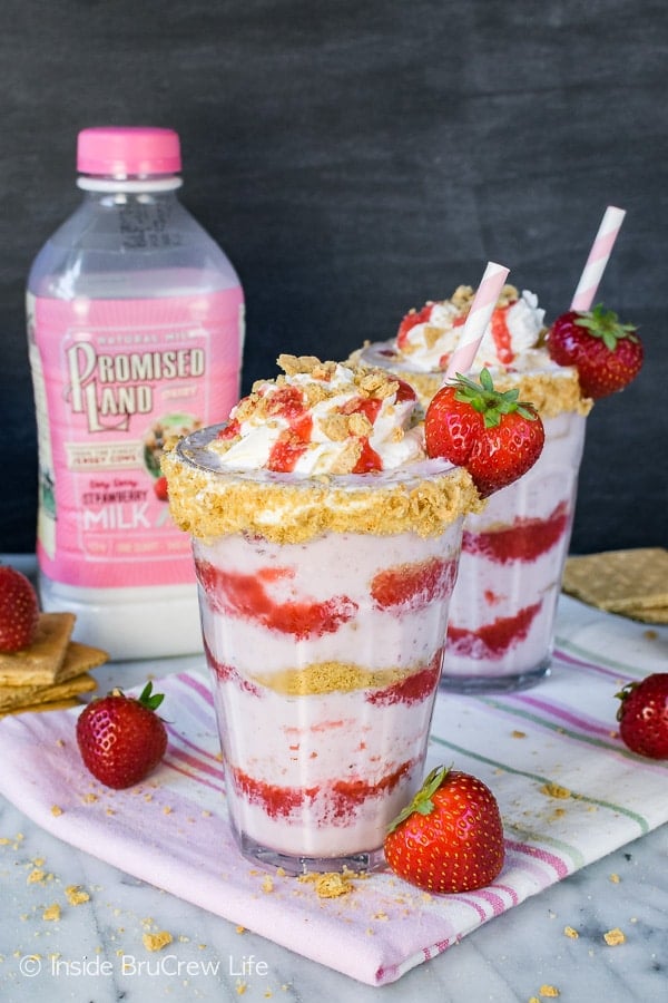 Strawberry Cheesecake Milkshakes - creamy strawberry milkshake layered with strawberry sauce and cookie crumbs. Great frozen drink recipe!