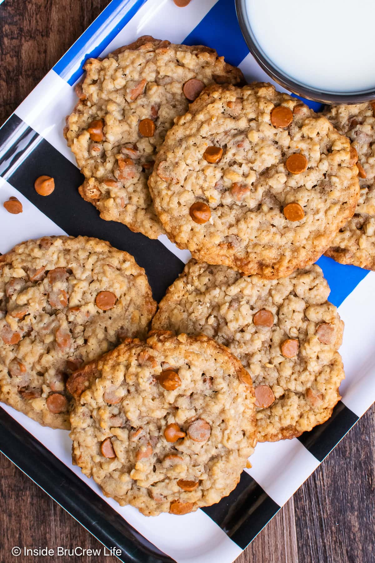 Banana cinnamon cookies layered on a blue and white tray.