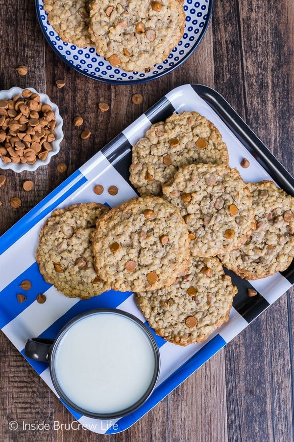 Cinnamon Banana Oatmeal Cookies - flat chewy cookies with crisp edges will have everyone coming back for another treat. Great recipe to make for an after school snack.