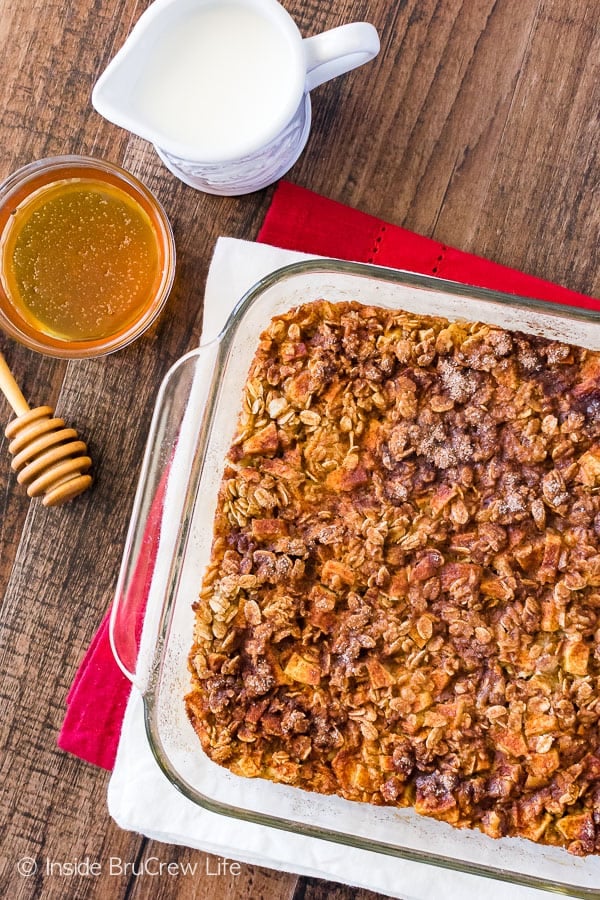 Cinnamon Apple Baked Oatmeal - a cinnamon sugar coating gives this easy recipe a fun crunch. Perfect fall breakfast for busy mornings!