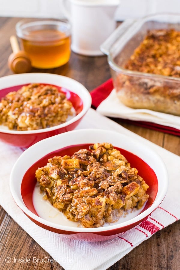 Cinnamon Apple Baked Oatmeal - lots of apples and nuts make this an easy and hearty breakfast recipe for fall mornings!