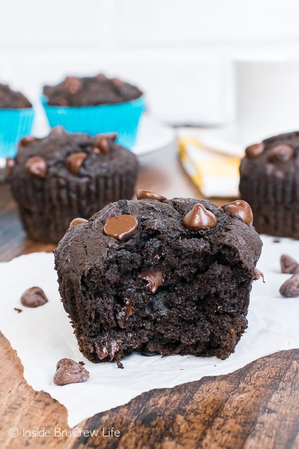 Dark Chocolate Banana Muffins - these rich and gooey muffins are loaded with banana and dark chocolate. Great breakfast muffin recipe for busy mornings!