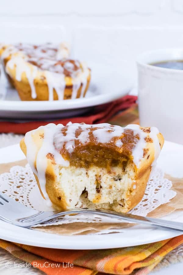 Pumpkin Pie Cinnamon Roll Cups - a sweet cinnamon roll crust makes these little pumpkin pies an acceptable recipe for fall breakfast.