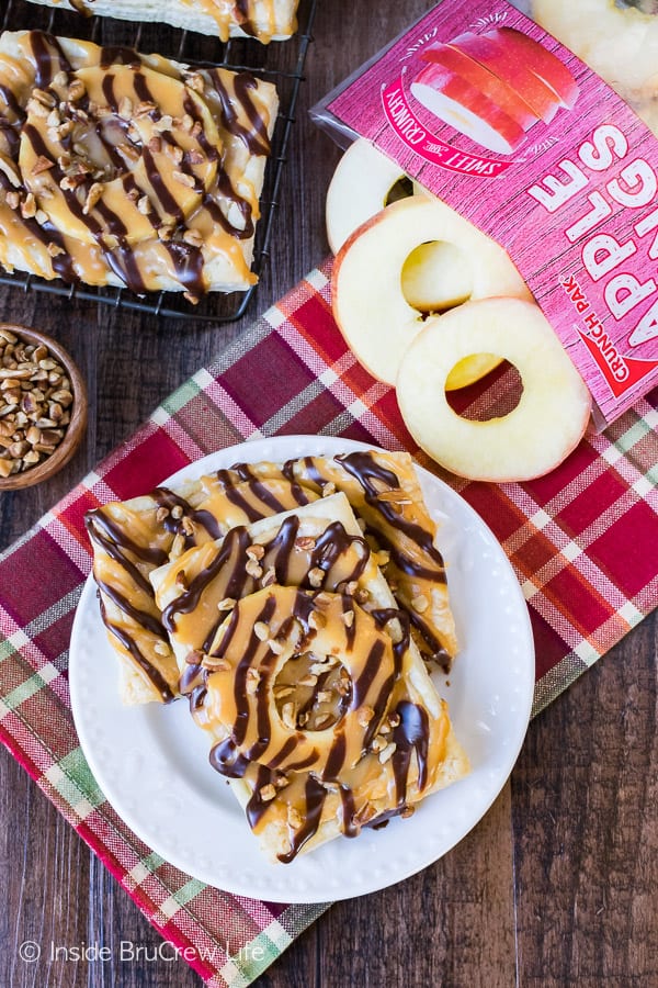 Caramel Apple Cheesecake Tarts - apples and cheesecake covered in caramel and chocolate makes a decadent breakfast or dessert. Delicious fall recipe!