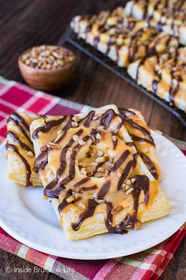 Caramel Apple Cheesecake Tarts - drizzles of caramel and chocolate make this easy pastry taste so good. Perfect recipe for breakfast or dessert this fall.