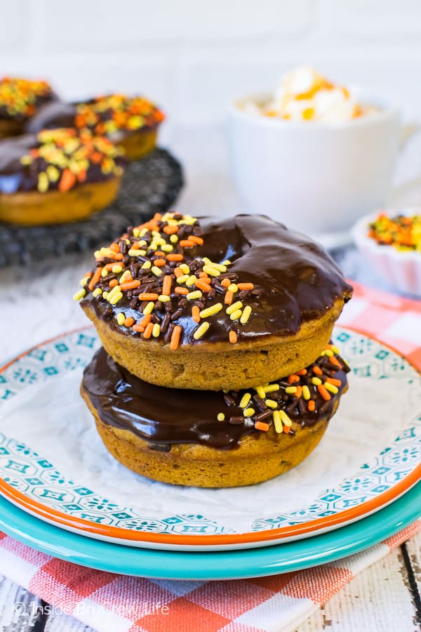 Chocolate Chip Pumpkin Donuts - soft baked pumpkin donuts loaded with chocolate goodness. Perfect recipe for fall breakfast!!!