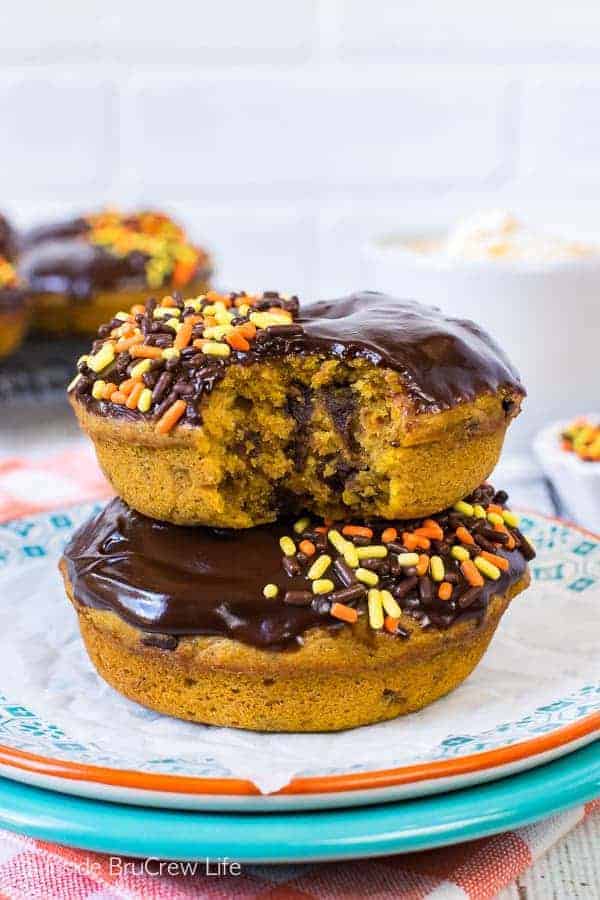 Chocolate Chip Pumpkin Donuts - these easy baked donuts are loaded with pumpkin and chocolate. Perfect recipe for fall breakfast or after school snacks!