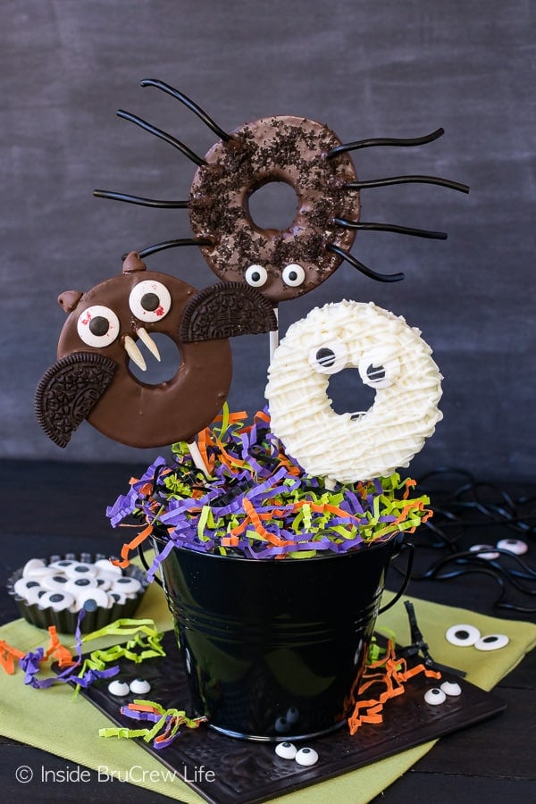 Chocolate Dipped Halloween Apple Rings - adding candies and cookies to these chocolate dipped apples gives them a fun twist. Easy no bake recipe for Halloween parties!