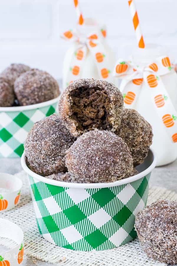 Chocolate Pumpkin Spice Donut Holes - a crunchy sugar coating will make you grab a few more of these fluffy donut holes. Perfect breakfast recipe for fall mornings!