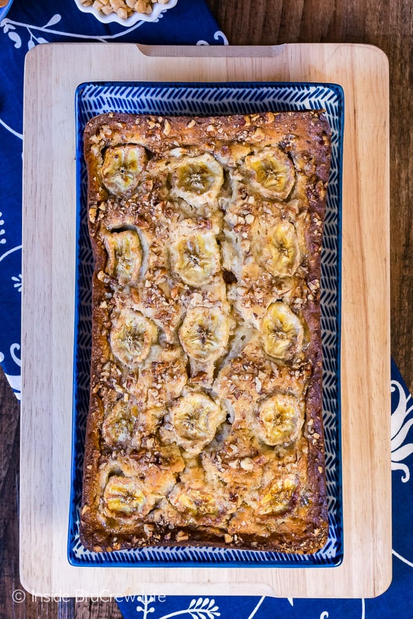 Cinnamon Toffee Pecan Banana Bread - this sweet banana bread is loaded with lots of cinnamon and pecans. Easy recipe to use up the ripe bananas on the counter!