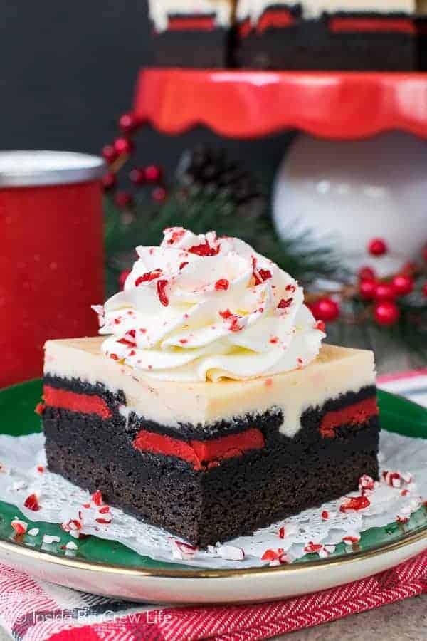 Peppermint Cheesecake Oreo Brownies - layers of homemade brownies, cookies, and cheesecake make this an impressive dessert to serve for holiday parties. Great recipe for Christmas!