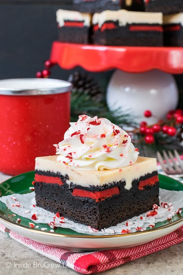 Peppermint Cheesecake Oreo Brownies - homemade brownies layered with cookies and cheesecake. Great recipe for Christmas parties!