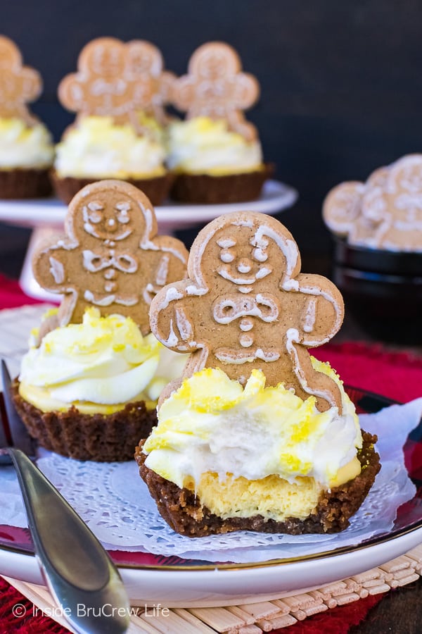 2 Lemon Gingersnap Cheesecake Tarts on a plate with a white doily.