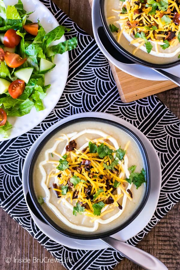 Loaded Cauliflower Soup - this easy soup is made from just a few ingredients and tastes so creamy and delicious. Easy healthy recipe that tastes like comfort food!