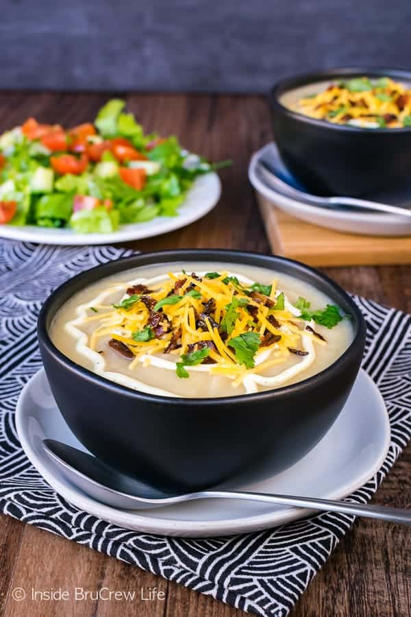 Loaded Cauliflower Soup - this creamy soup is loaded with all the flavor of your favorite soup but with all the health benefits of veggies. Easy healthy recipe that will warm you up on a cold night.