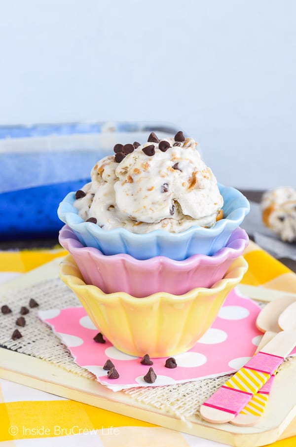Peanut Butter Banana Ice Cream - frozen bananas blended with whipped cream, peanut butter, and chocolate chips makes an easy treat. Great recipe for when you are craving something sweet.
